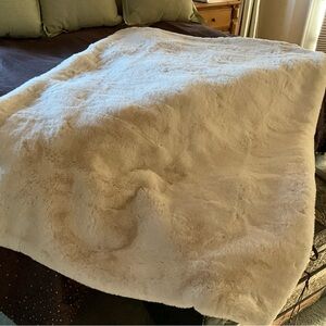 UGG Soft Cream Plush Throw Blanket & matching pillow set NEW